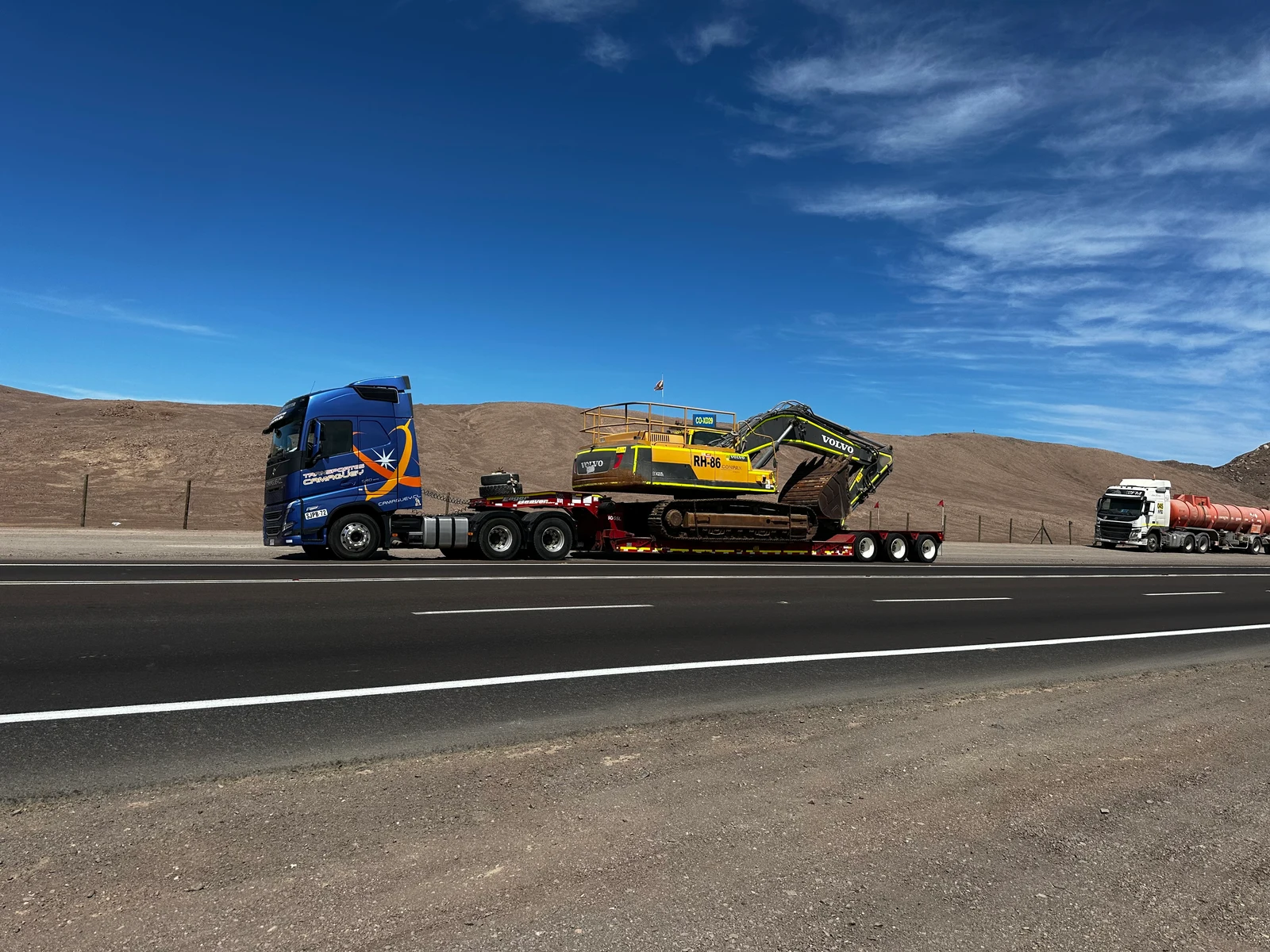 Transporte de Maquinaria Pesada: Seguridad y Eficiencia en Cada Proyecto