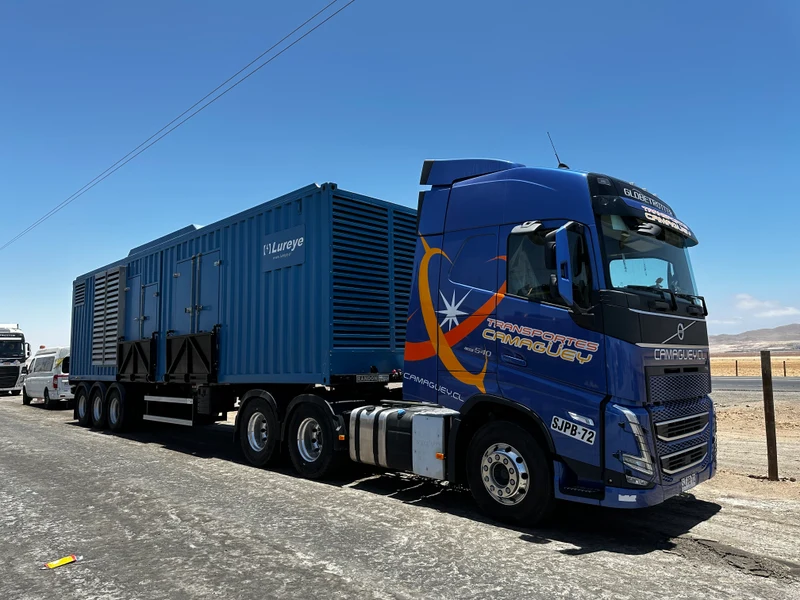 Camión azul de Transportes Camagüey